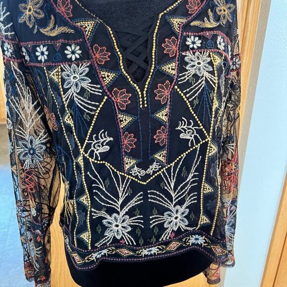 American Eagle Outfitters women’s embroidered top size S, black - Picture 1 of 9